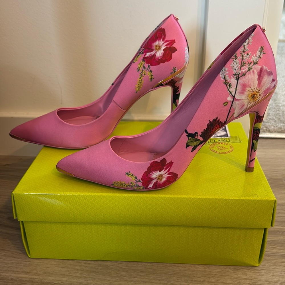 Ted Baker London Pink Berry Sundae pump size 42 11.5 Runs small